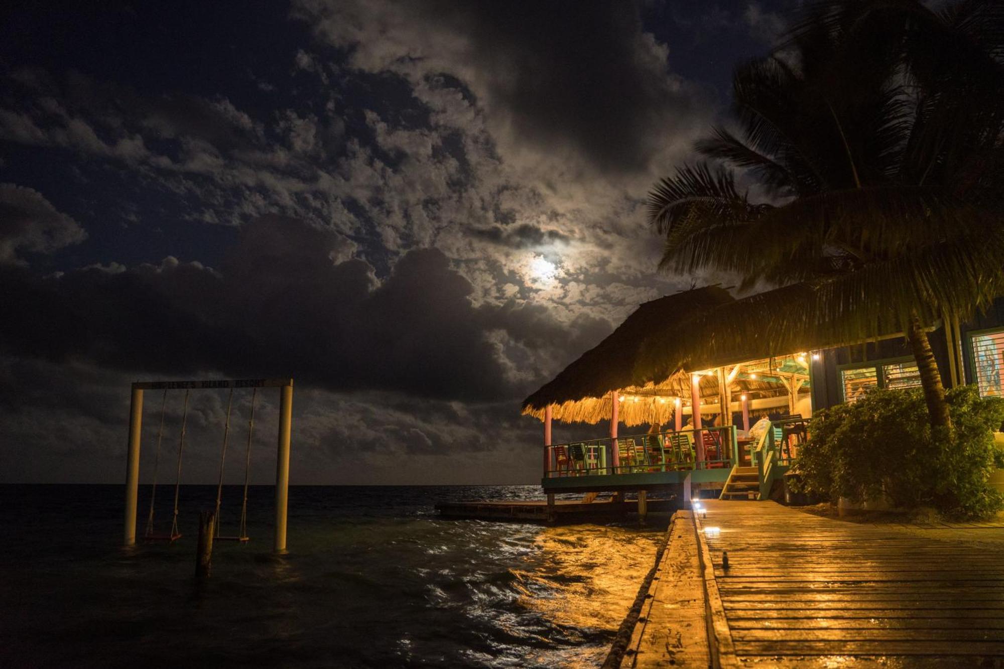 King Lewey'S Island Resort Placencia Εξωτερικό φωτογραφία