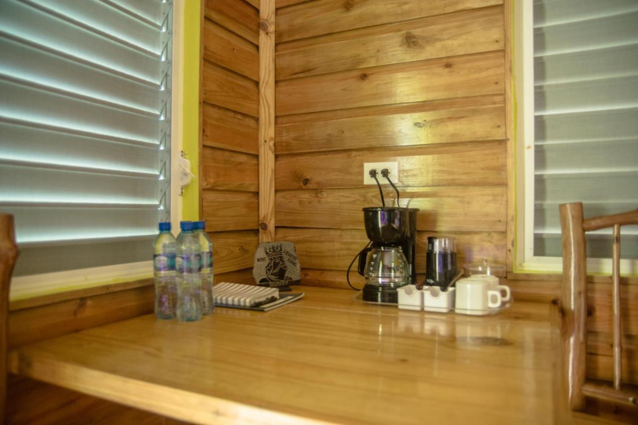 King Lewey'S Island Resort Placencia Εξωτερικό φωτογραφία